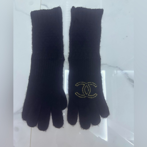 Authentic Chanel cashmere gloves !! One size! NWT - Picture 2 of 9